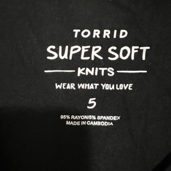 Torrid Perfect Tee - Super Soft Busy Floral Skull Black NWT - Picture 9 of 10